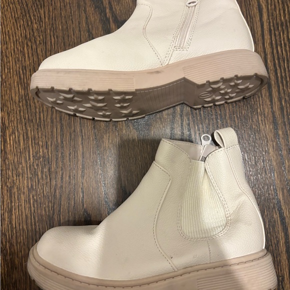 Cream Bootie size 1 Girls - Picture 3 of 5